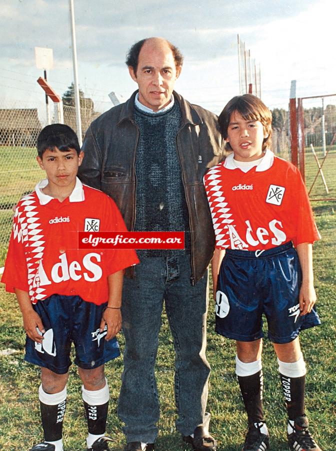 El bocha, desde que lo vio en inferiores, lo apadrina. “Hablamos mucho”, destaca Kun.