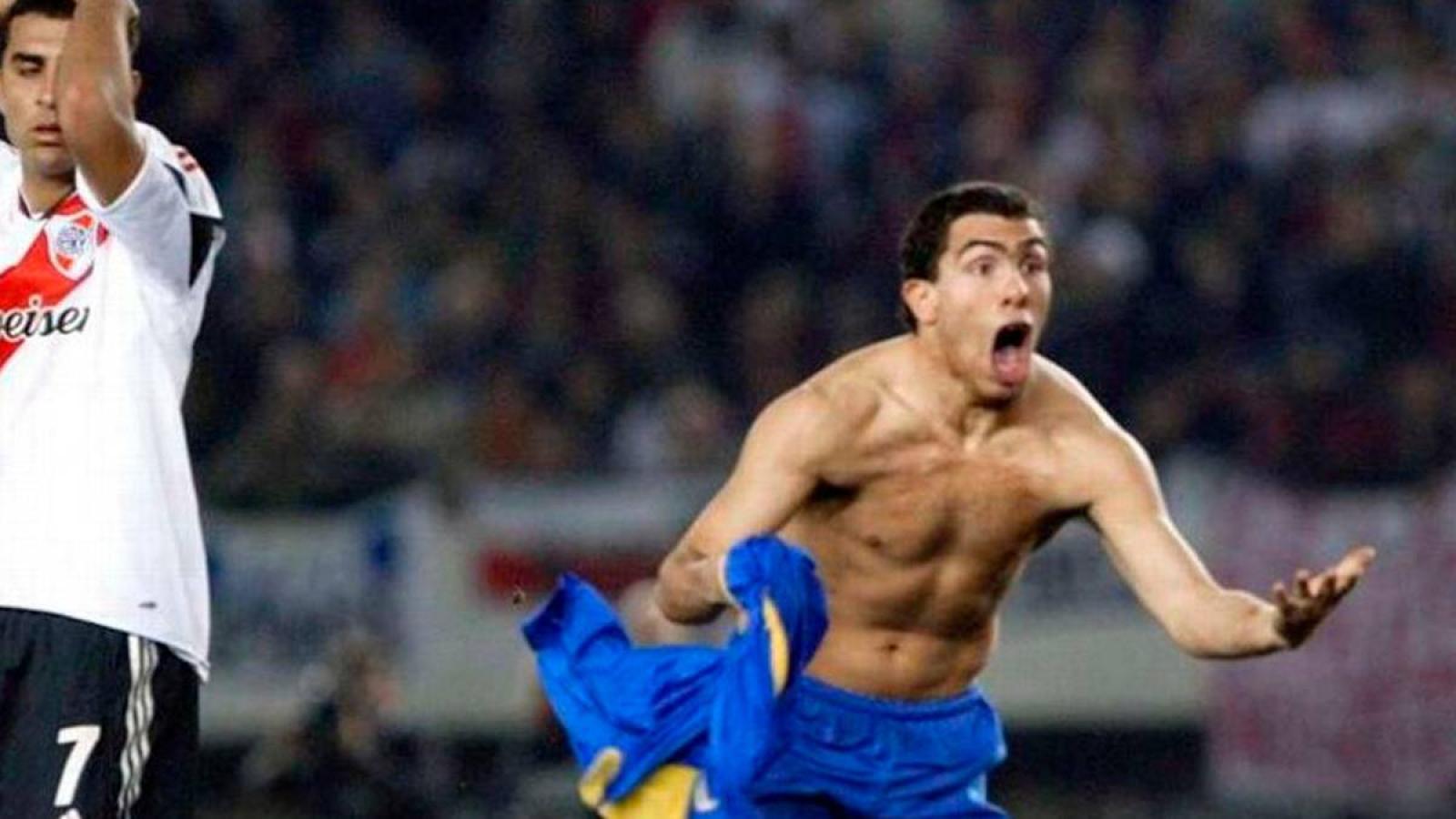 Imagen Tevez, gol y expulsión en la revancha de las semifinales de la Copa 2004