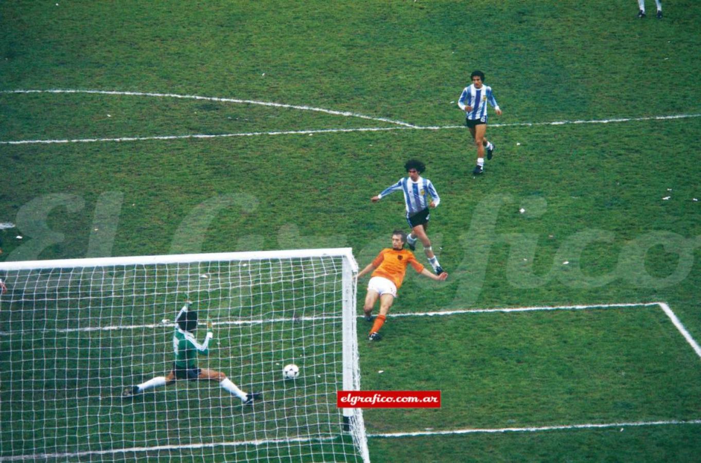 Imagen Atajada magistral de Fillol en la final del mundo de 1978 contra Holanda.