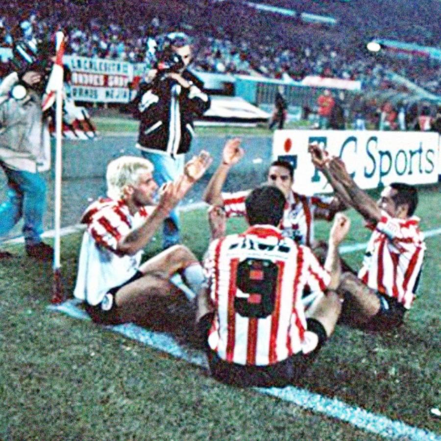 Imagen Goleada histórica de Estudiantes a River y festejo memorable en el Monumental. Palermo figura, Scaloni, presente.