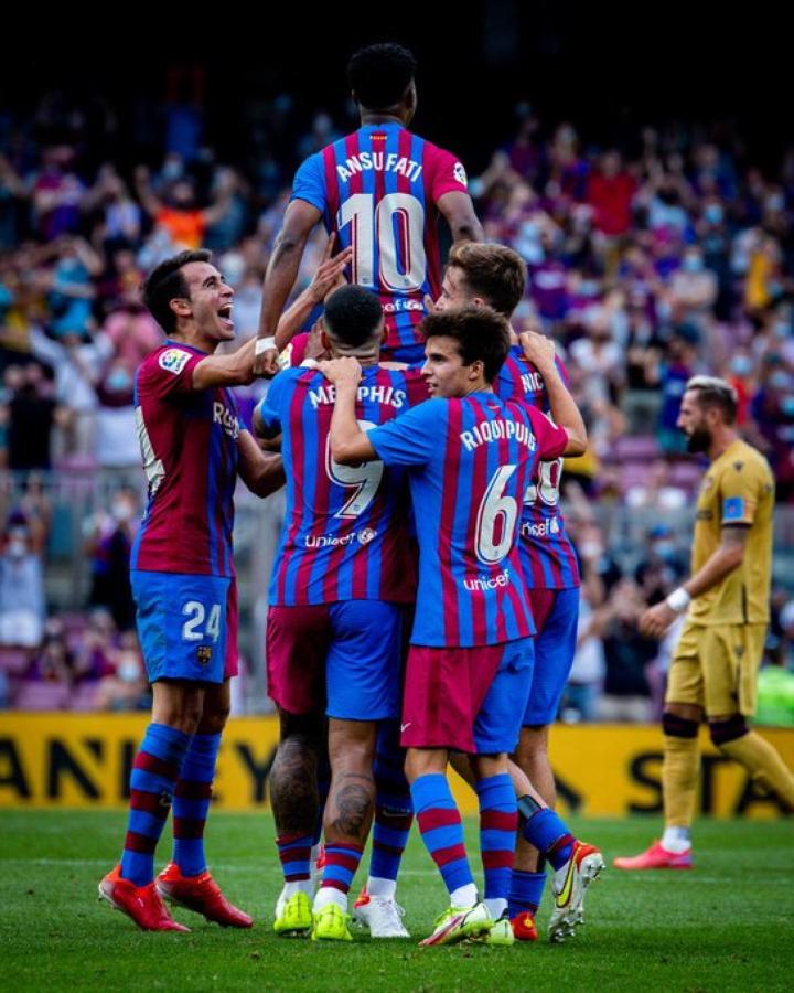 Ansu Fati, con la 10 en lo más alto (@FCBarcelona_es)