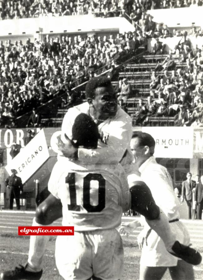 Imagen Pelé y Coutinho.