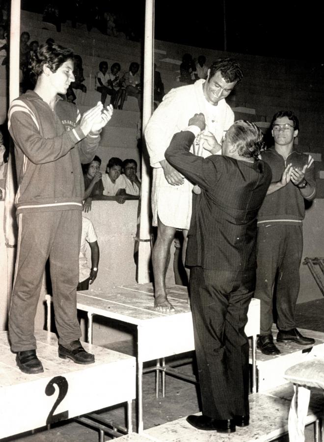 Imagen 15 de febrero de 1970. Hugo Roldán es premiado.
