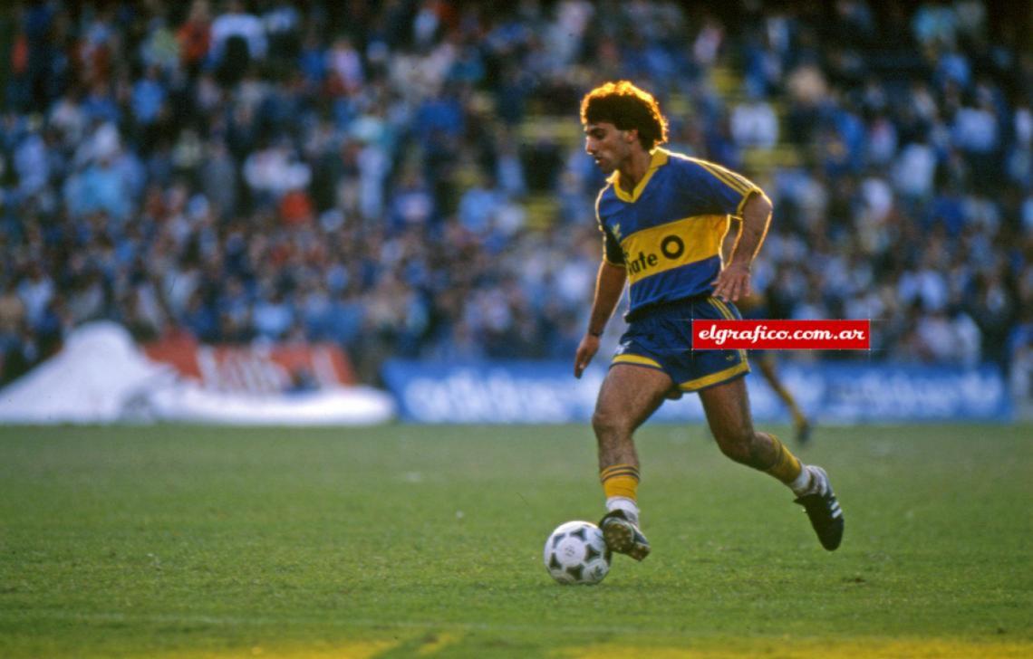 Jugador fino y elegante que supo conquistar al público de Boca.