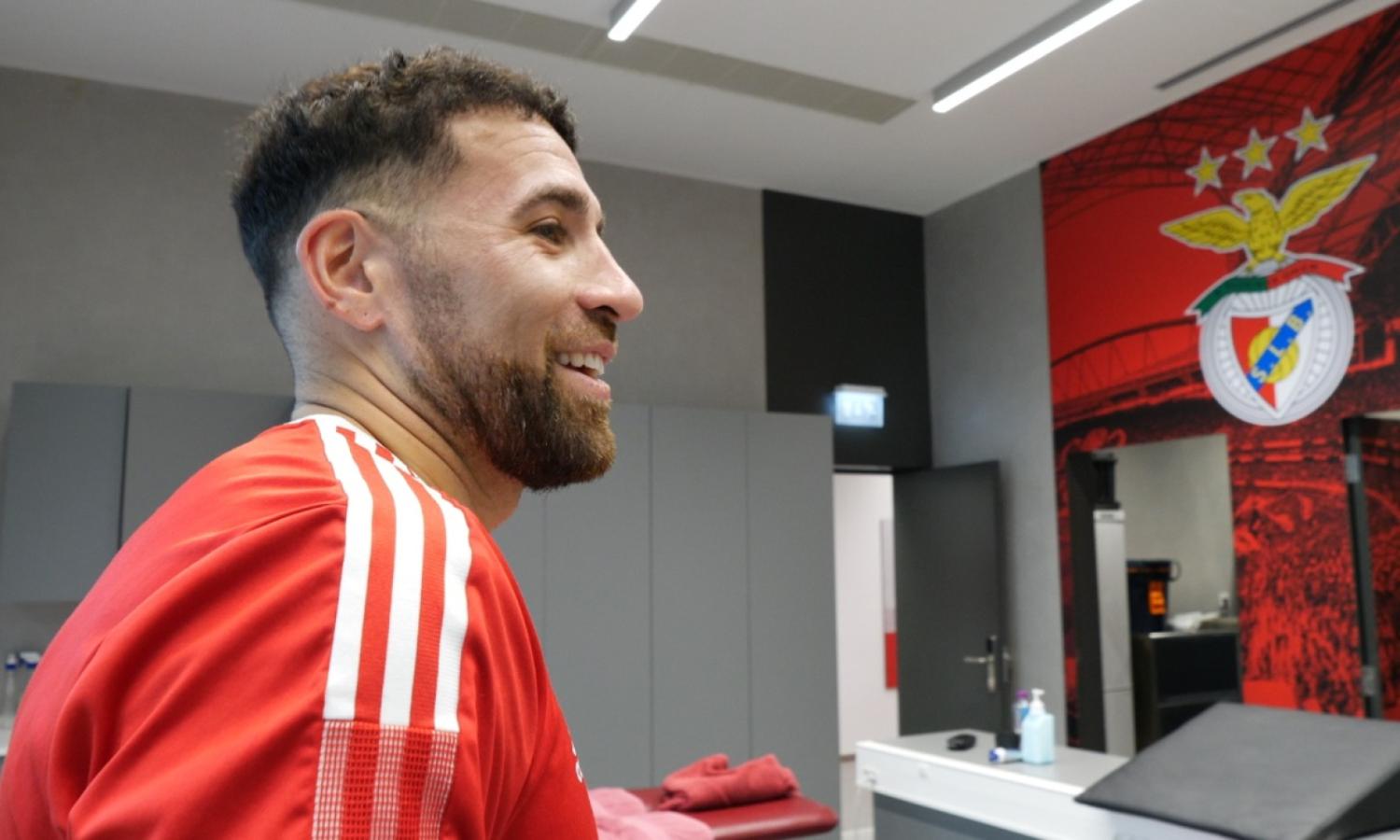 Imagen Nicolás Otamendi, a pura felicidad en su regreso a su club. Foto: Benfica