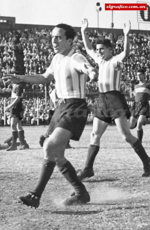 Imagen Simes y Sued, campeones con Racing en 1950