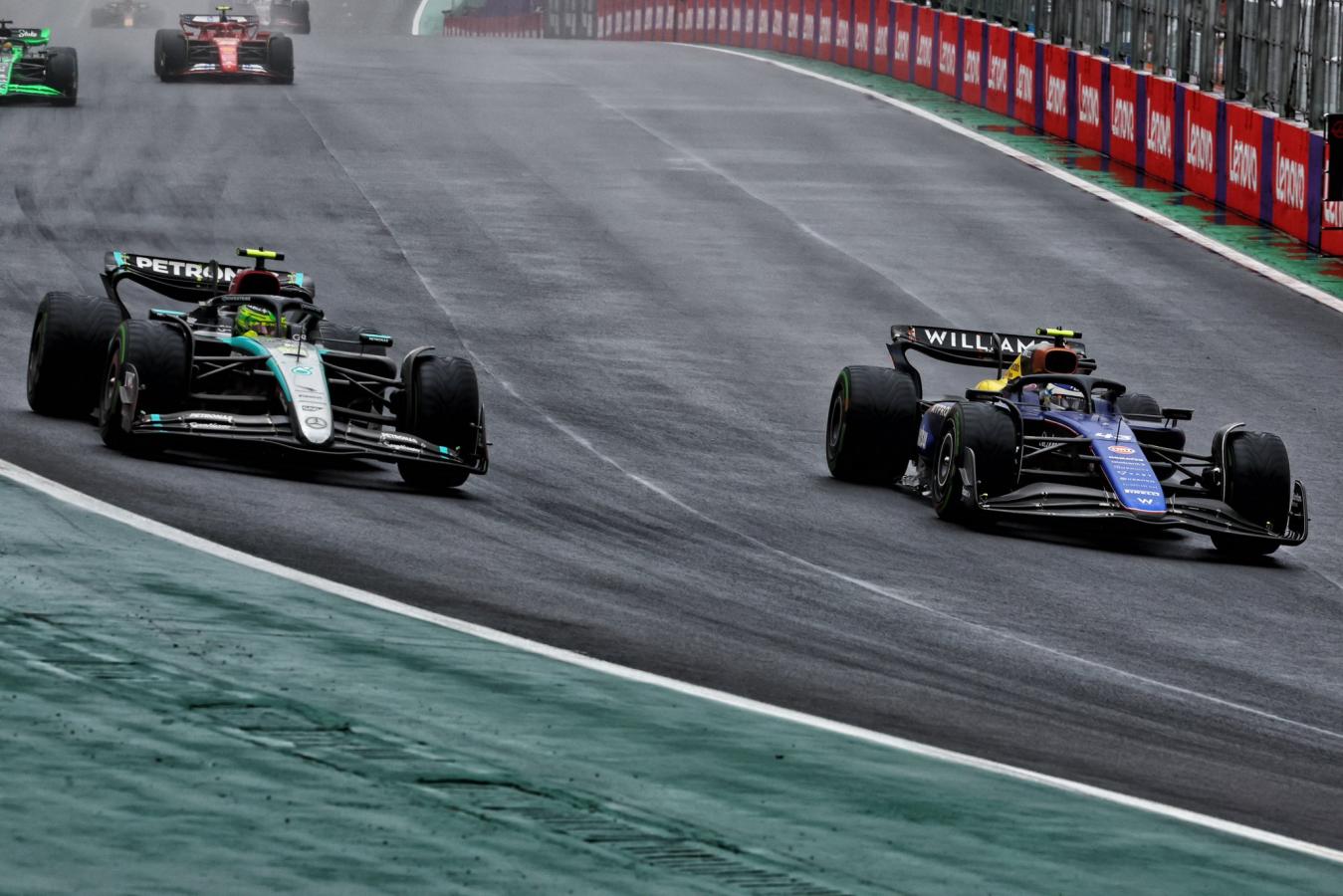 Imagen La gran maniobra de Colapinto para pasar a Hamilton durante el GP de Brasil.
