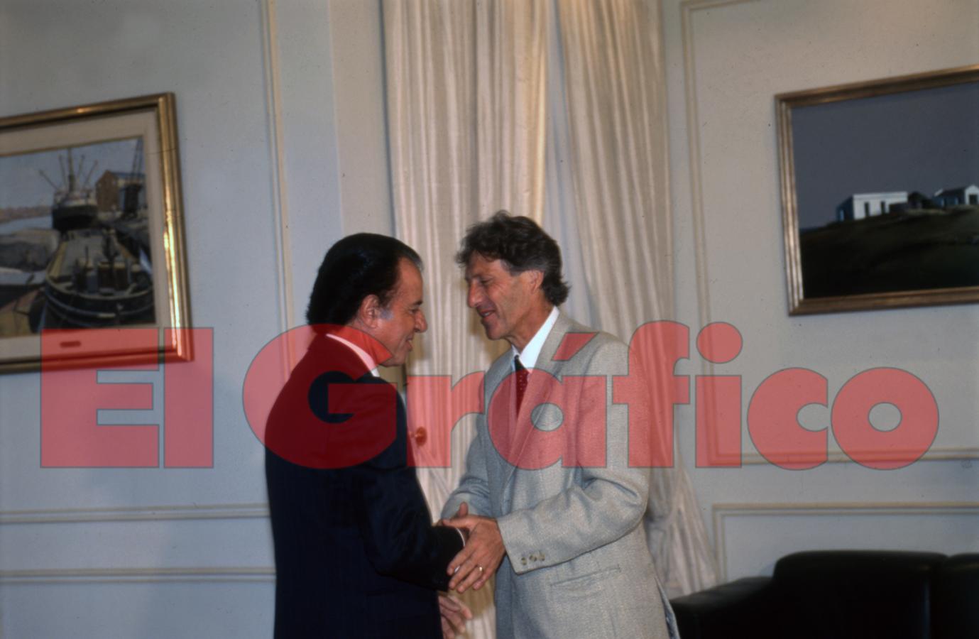 Imagen De ser un desconocido para el gran público, a querer una foto con el. El ex-presidente Menem también. Foto Alejandro Del Bosco