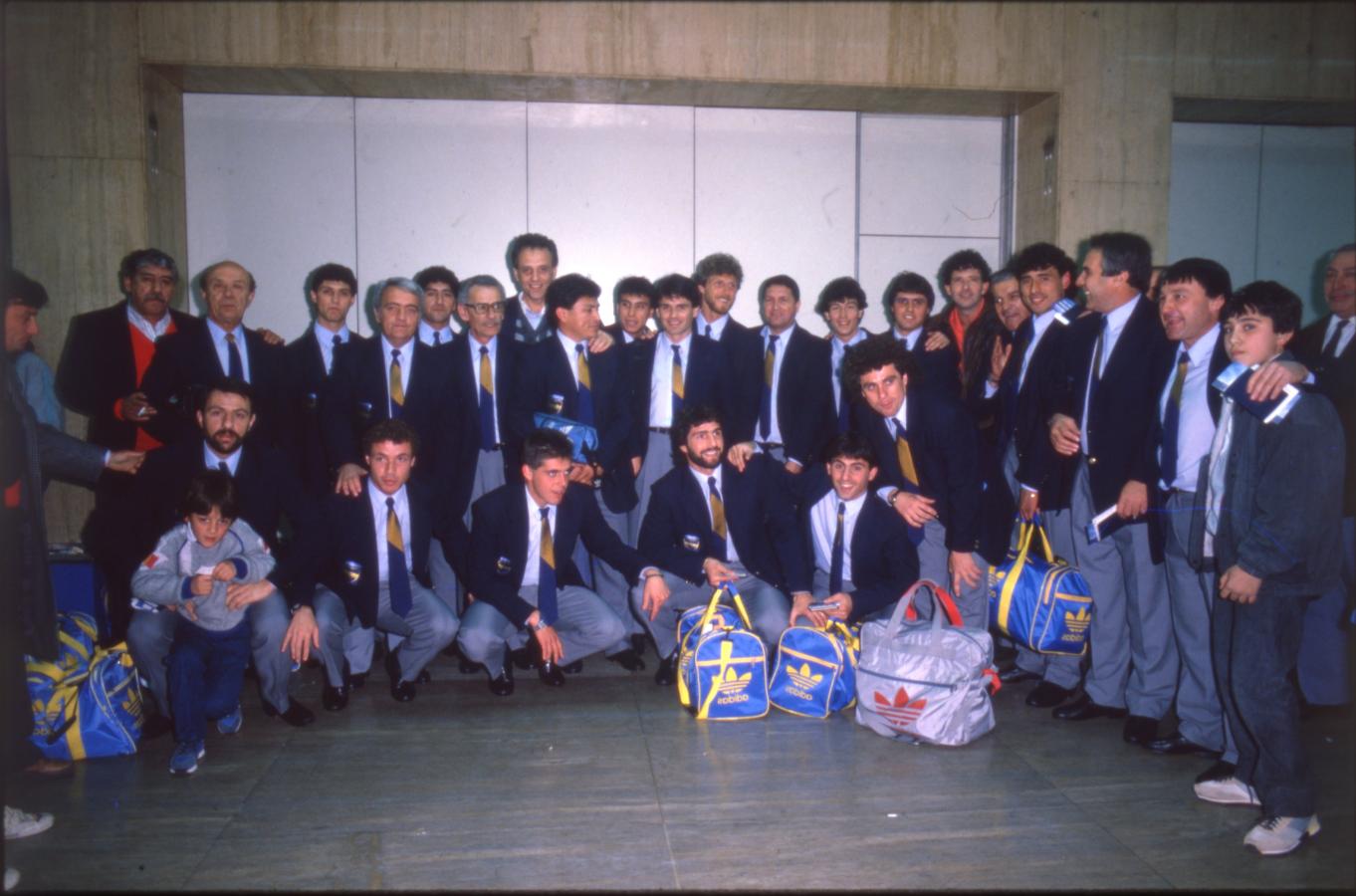 Imagen El equipo de Boca embarca para ir a Cuba a fines de julio de 1988