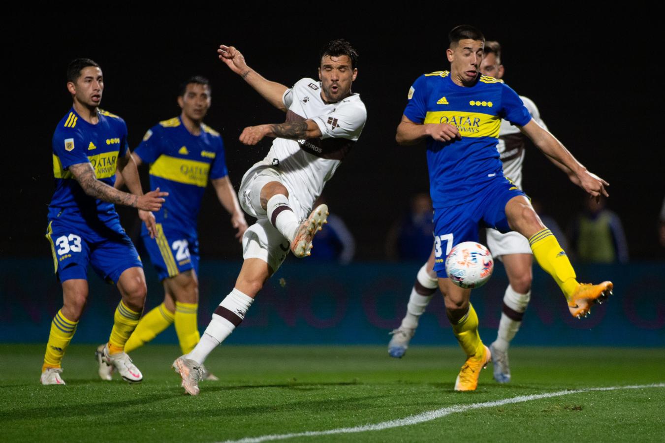 Imagen Nicolás Bertolo estampa la igualdad en la agonía del primer tiempo. Foto: @caplatense
