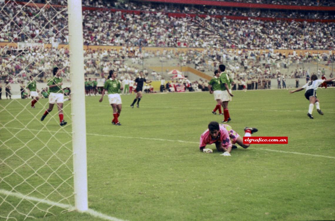 Imagen Segundo gol de Gabriel Omar Batistuta.