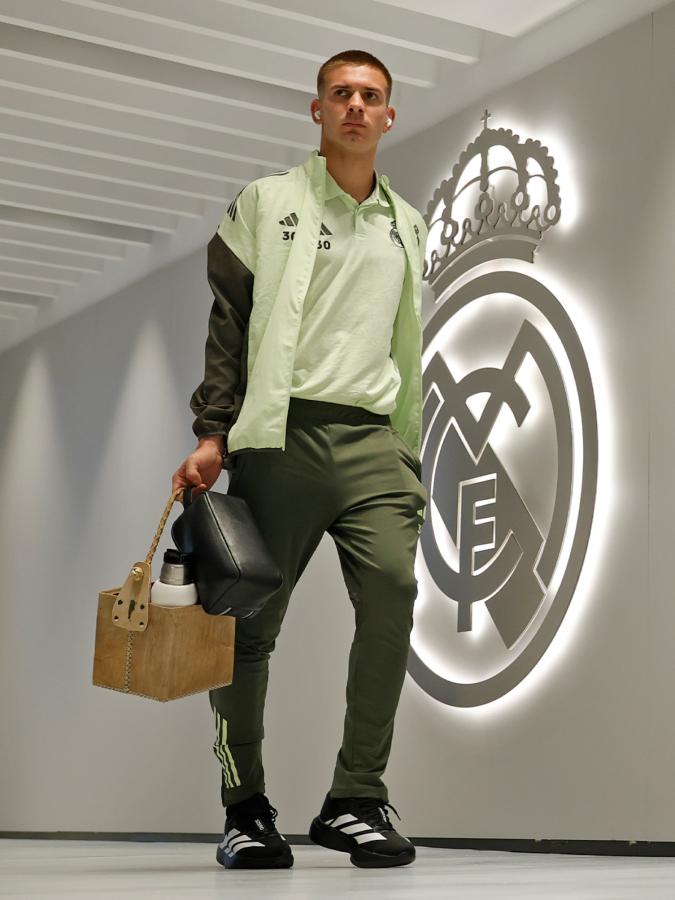 Imagen La llegada de Mastantuono al Santiago Bernabéu.