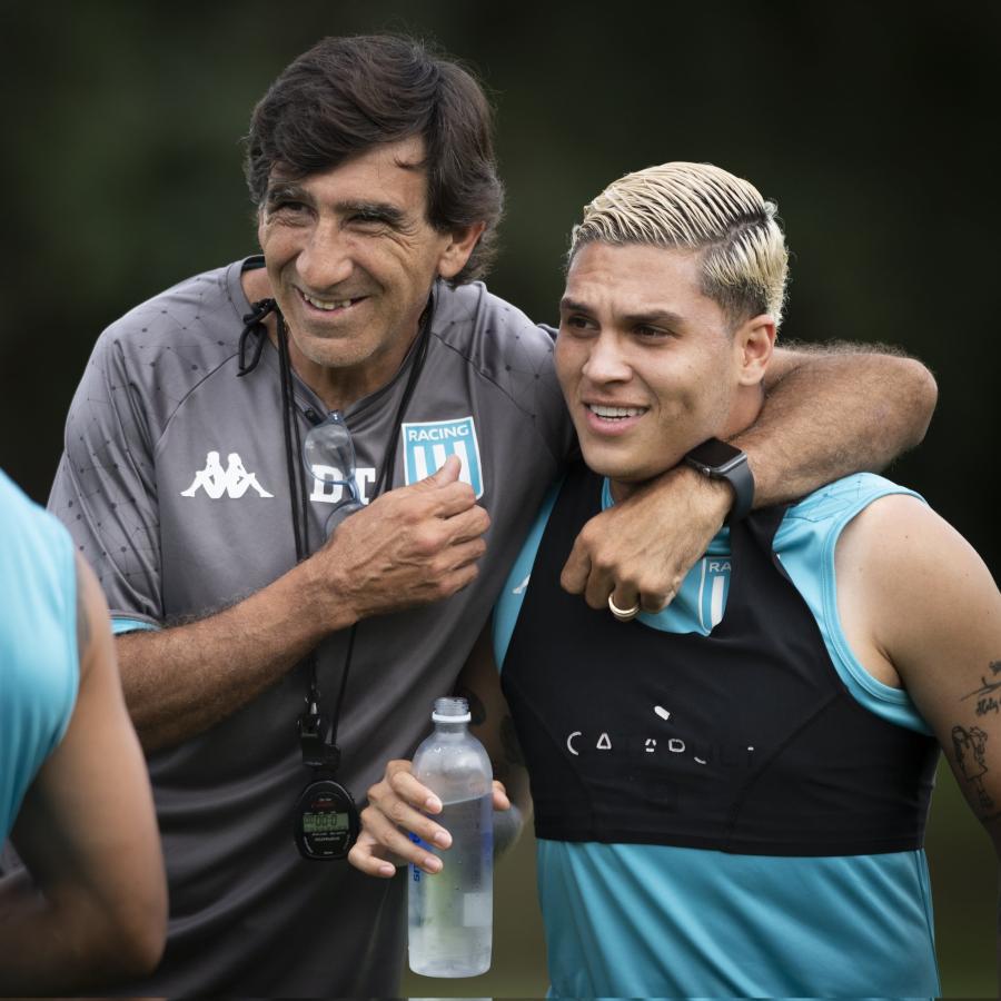 Imagen Costas y Juanfer Quintero, a pura sonrisa. El clima cambió tras el 3-0 sobre Tigre.