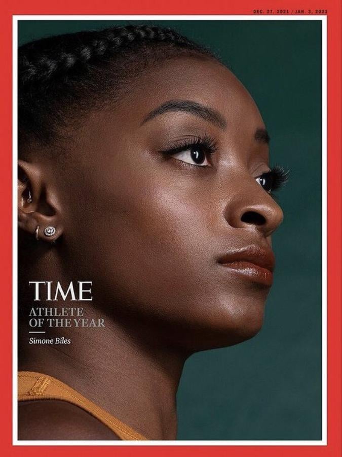 Imagen Simone Biles y la tapa de la revista Times.