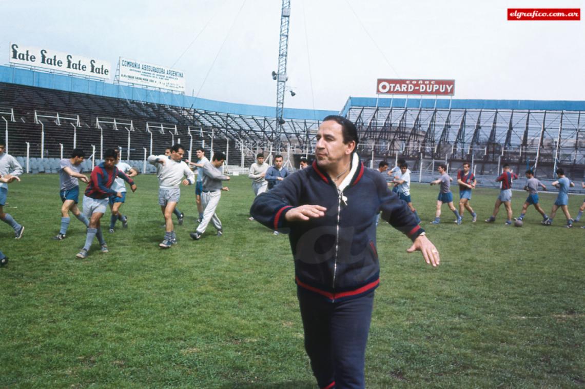 Imagen Su primer paso como Director técnico fue en 1959 dirigiendo al Mallorca (Españ) y su último paso como DT fue en Boca en 1987.