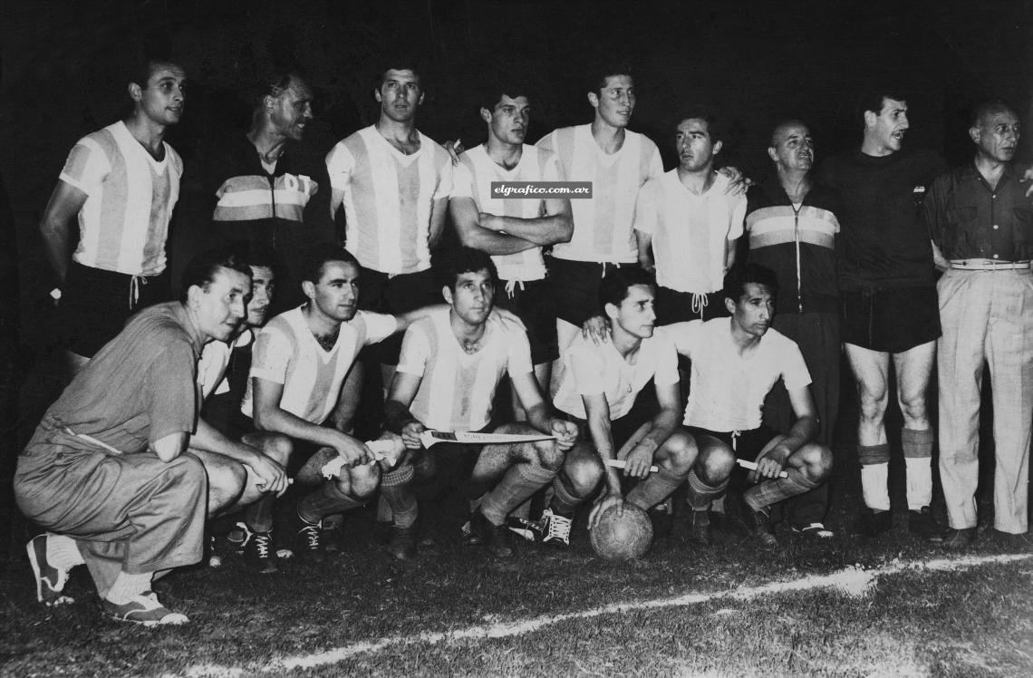 Imagen Selección argentina que perdiera luego de un período de más de veinte años por score tan generoso ante Uruguay, en terreno neutral Hubo revancha del 6-1 de Santiago de Chile en 1955.