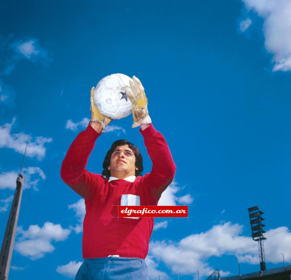 Imagen Racing culmina el Metro 1972 como subcampeón, Fillol es convocado como tercer arquero de la Selección Nacional.