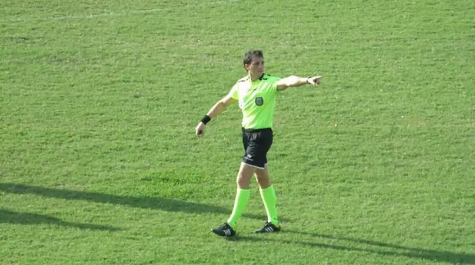 Imagen El árbitro Damián Rubino expulsó a 22 titulares, 14 suplentes y un técnico, estableciendo un récord histórico. Fuente: BBC