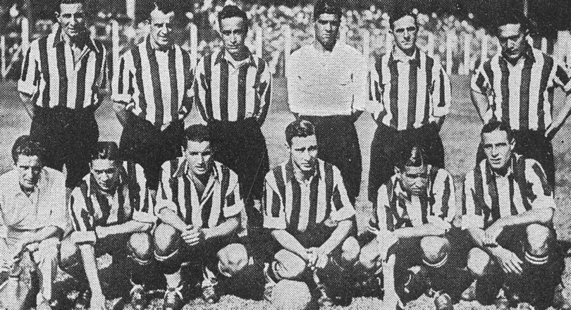 Imagen Team de Estudiantes de La Plata, vencedor por seis goals a uno. No tuvo puntos débiles y su línea de forwards se desempeñó con extraordinario acierto.