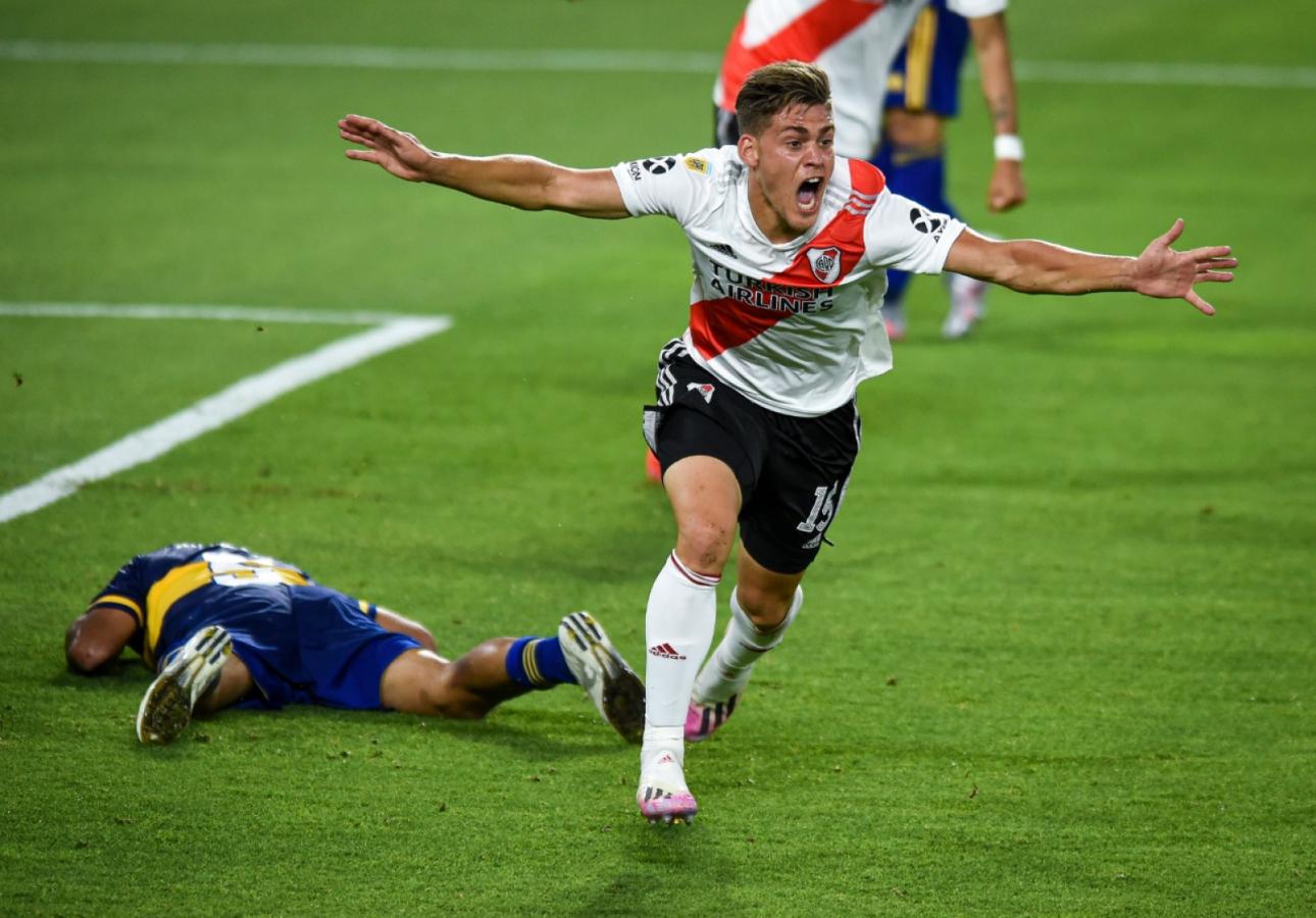 Imagen Girotti y un gol que recordará por siempre. De cabeza puso el 1-1 parcial en la Bombonera.