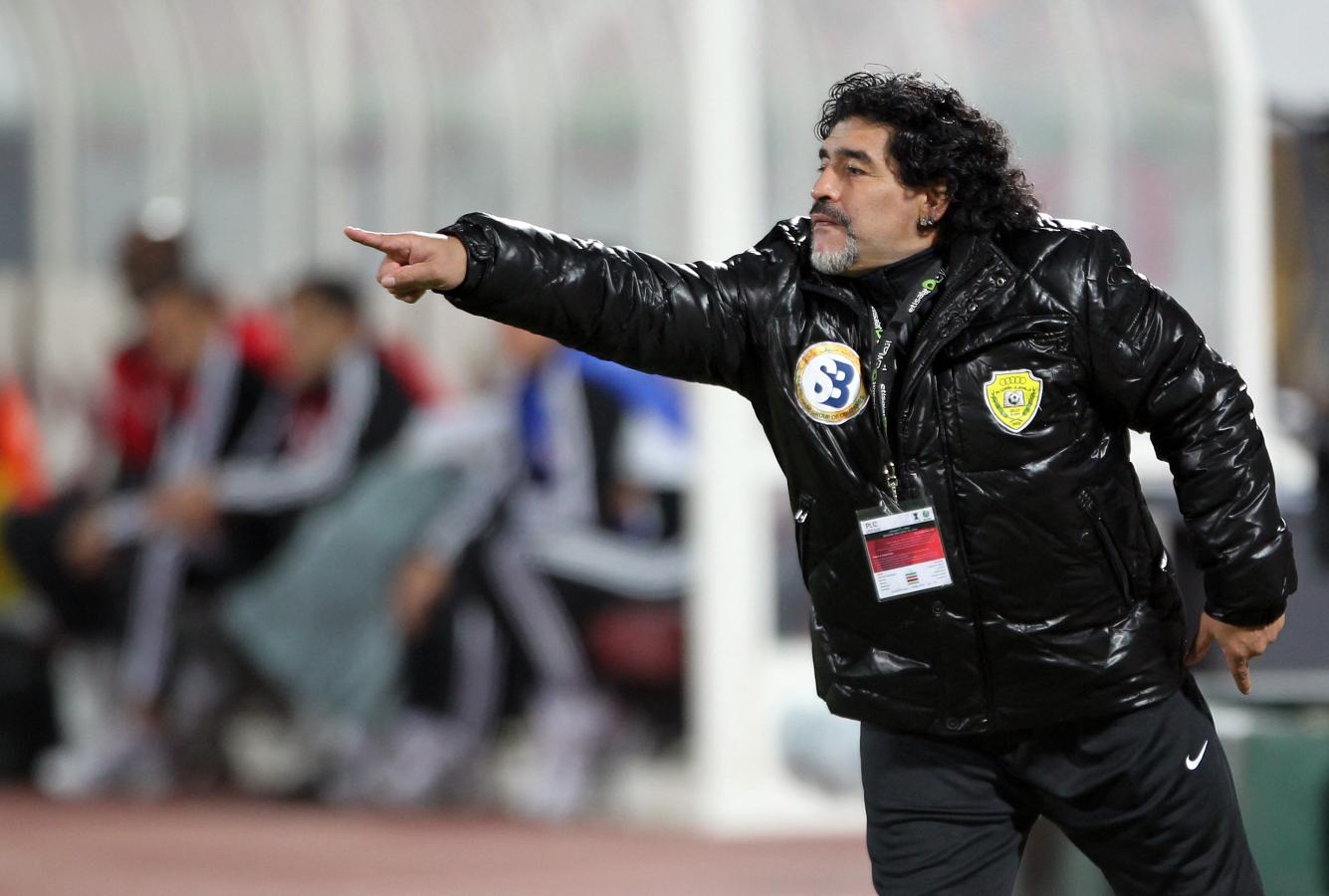 Imagen Un enérgico Diego Maradona, como DT de Al Wasl en 2012. Foto: AFP