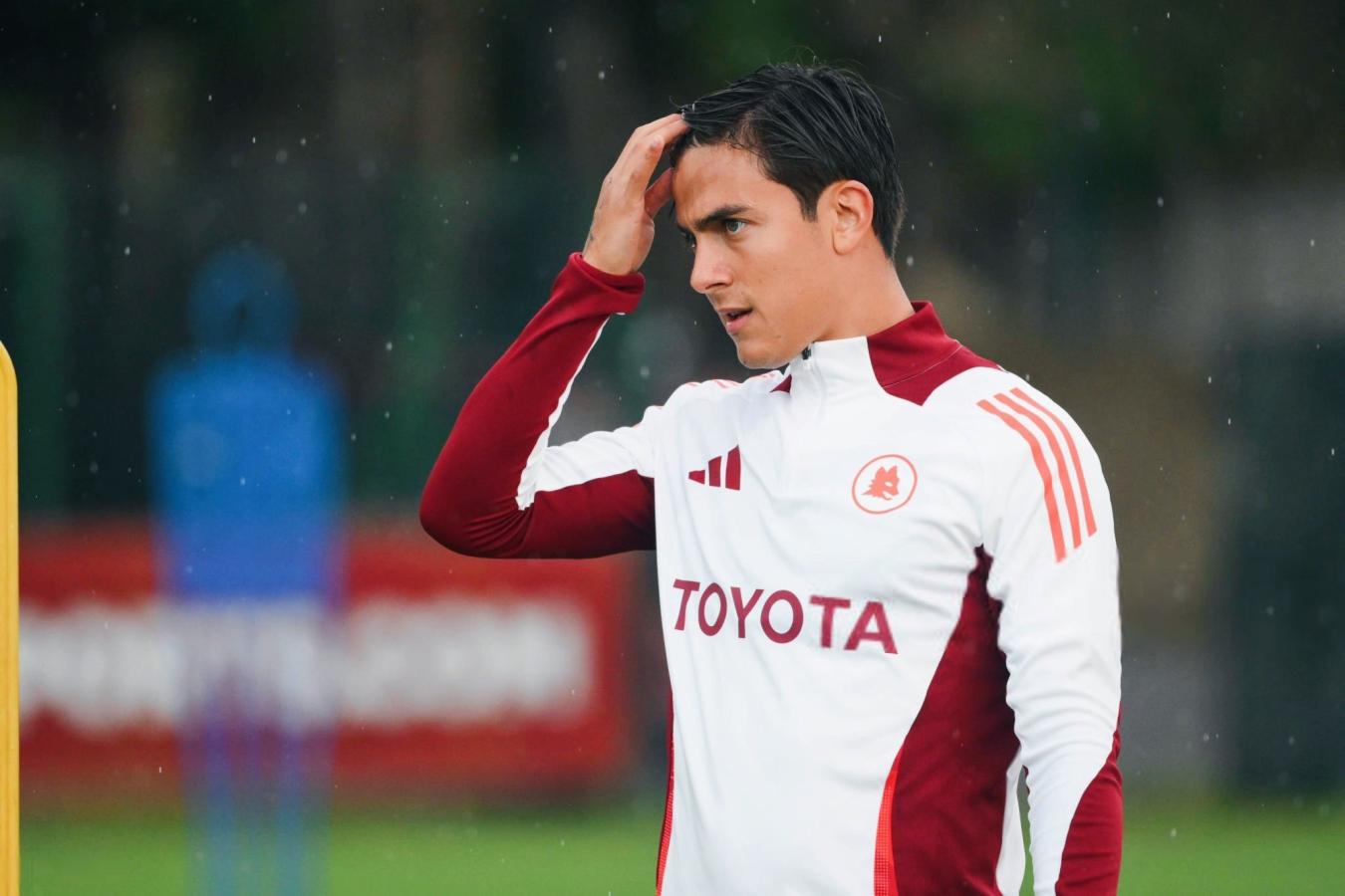Imagen Dybala sufrió un contratiempo en la práctica de Roma y no jugará para Argentina.