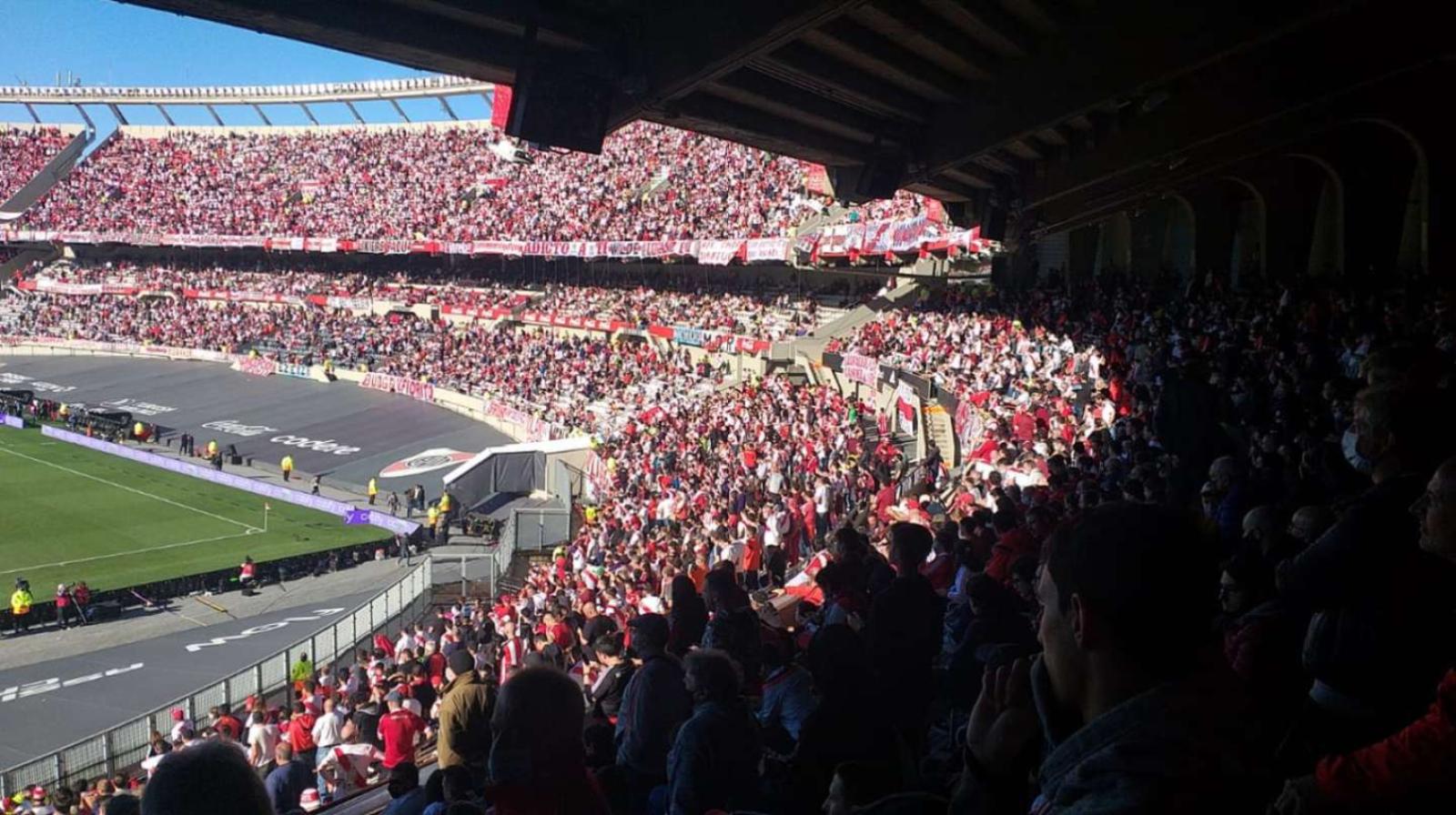 Imagen La cantidad de público en el estadio Monumental en el ojo de la tormenta.