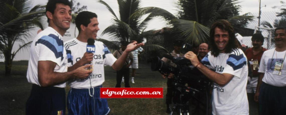 Imagen El Cholo reporteando a Goyco con la cámara de Leo Rodríguez.