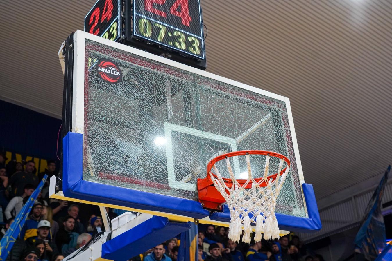 Imagen El inicio del juego 1 se demró porque Lee Aaliya rompió el tablero en la previa.