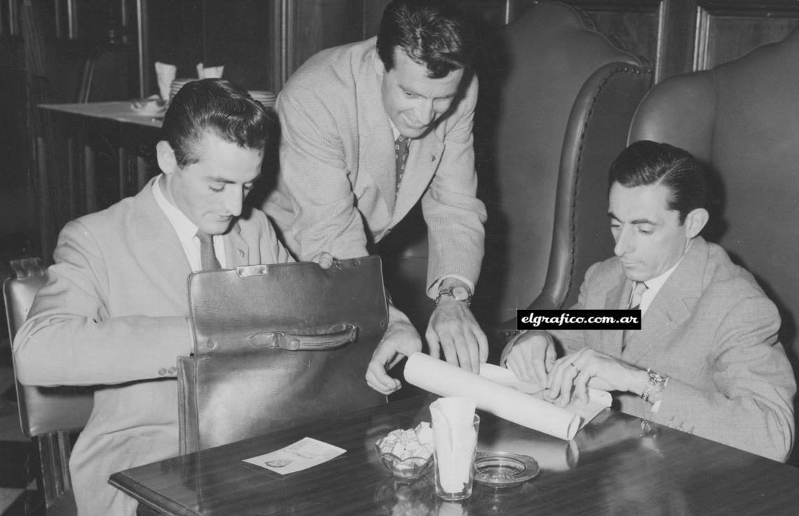 Imagen En el Hotel Claridge en Buenos Aires, en ocasión de la nota con Dante Panzeri en 1957.