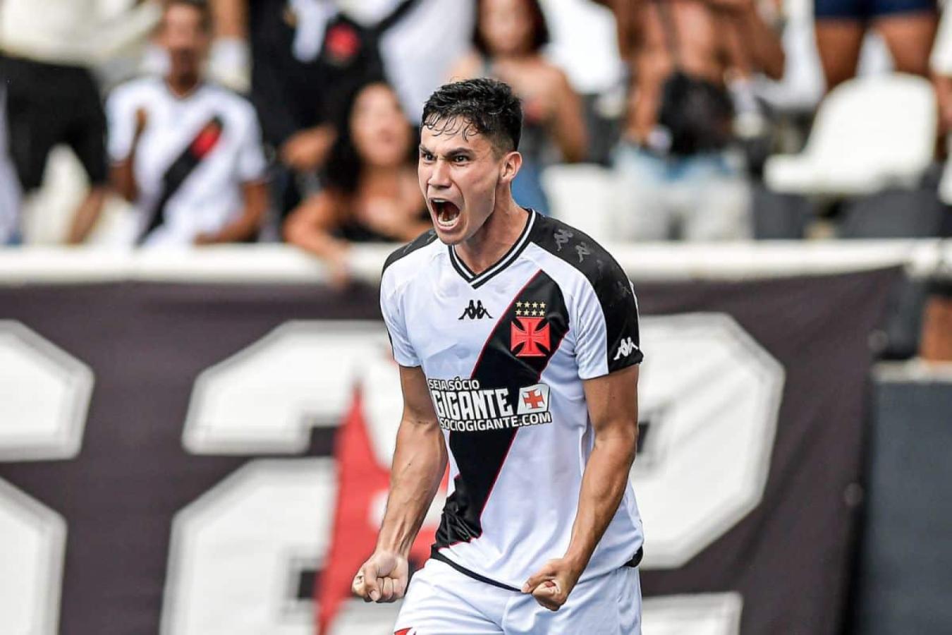 Imagen Julio Vaccari quiere reforzar el mediocampo con Pablo Galdames, libre de Vasco da Gama.