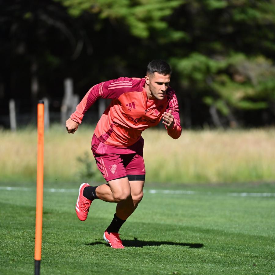 Imagen Fabricio Bustos, ya recuperado, volvería a jugar de arranque.