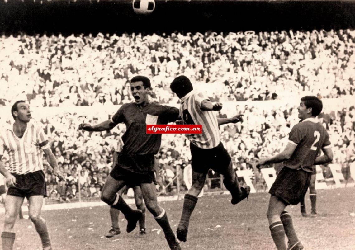 Imagen Con Independiente fue cuando más apuró la suerte. Campeón del año 1967.