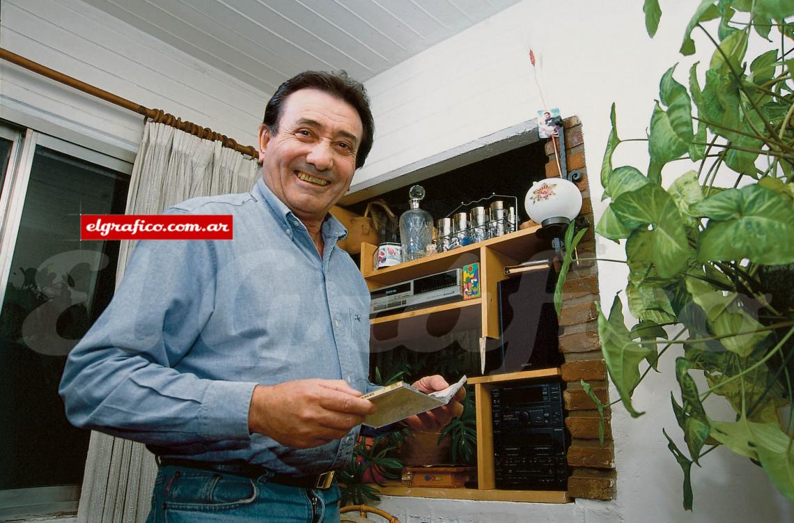 El técnico Juan Montes, en Rosario.