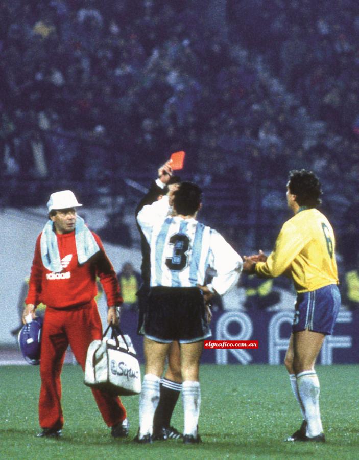 Roja contra Brasil en la Copa América 91 que ganó Argentina. Fue su último partido en la Selección; asegura que le hicieron la cruz.