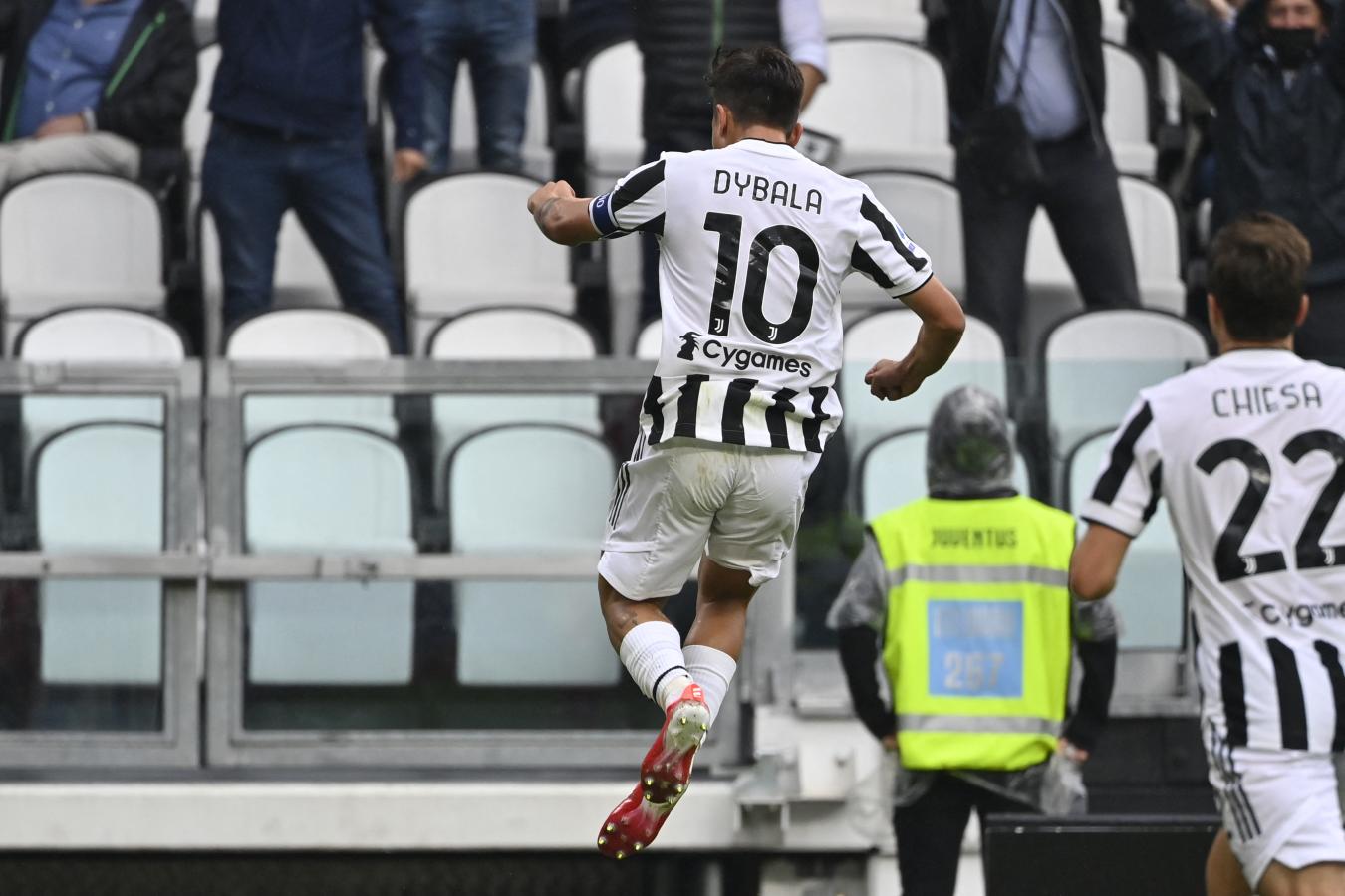 Imagen Dybala, del gol a una lesión que lo podría dejar afuera de las Eliminatorias (AFP)