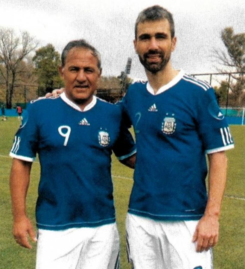 Imagen Jugando al fútbol con Ramón Medina Bello.