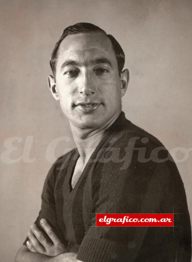 Imagen Lánagara llegó a San Lorenzo en 1939 y jugó allí hasta 1943. Disputó 130 partidos y marcó 112 goles.