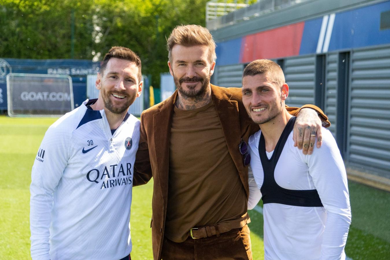 Imagen Beckham junto a Messi y Verratti en la práctica de PSG. El inglés buscará persuadirlo para llevarlo a Inter Miami. Foto: PSG