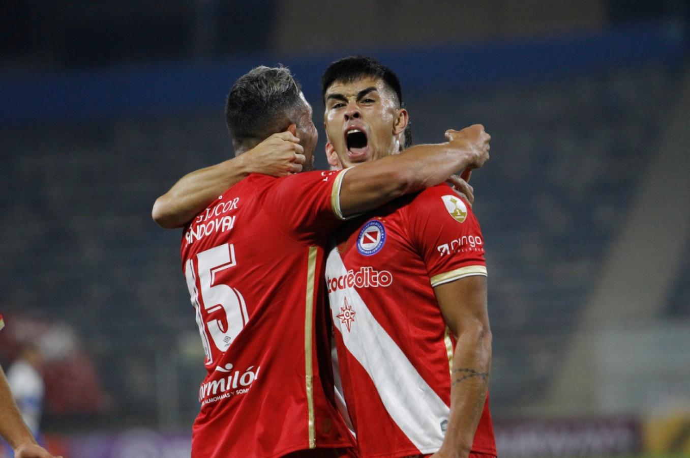 Imagen Abrazo de gol. CONMEBOL
