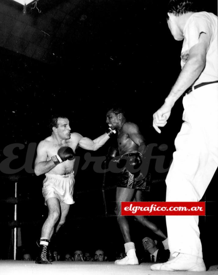 Imagen "Nicolino Locche es como Clay. Estaba poseído por algo que va más allá de lo normal. También admiré a Monzón, pero no tenía el mismo genio de Nicolino." El boxeo según Soriano.