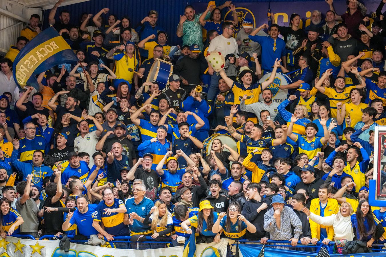 Imagen La hinchada de Boca se hizo sentir con su constante aliento en La Bombonerita.