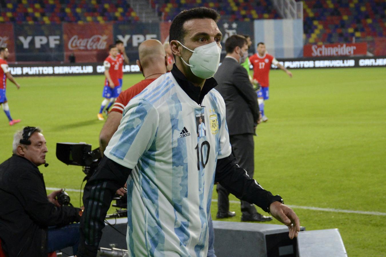 Imagen Scaloni y el homenaje a Diego Maradona en la eliminatorias