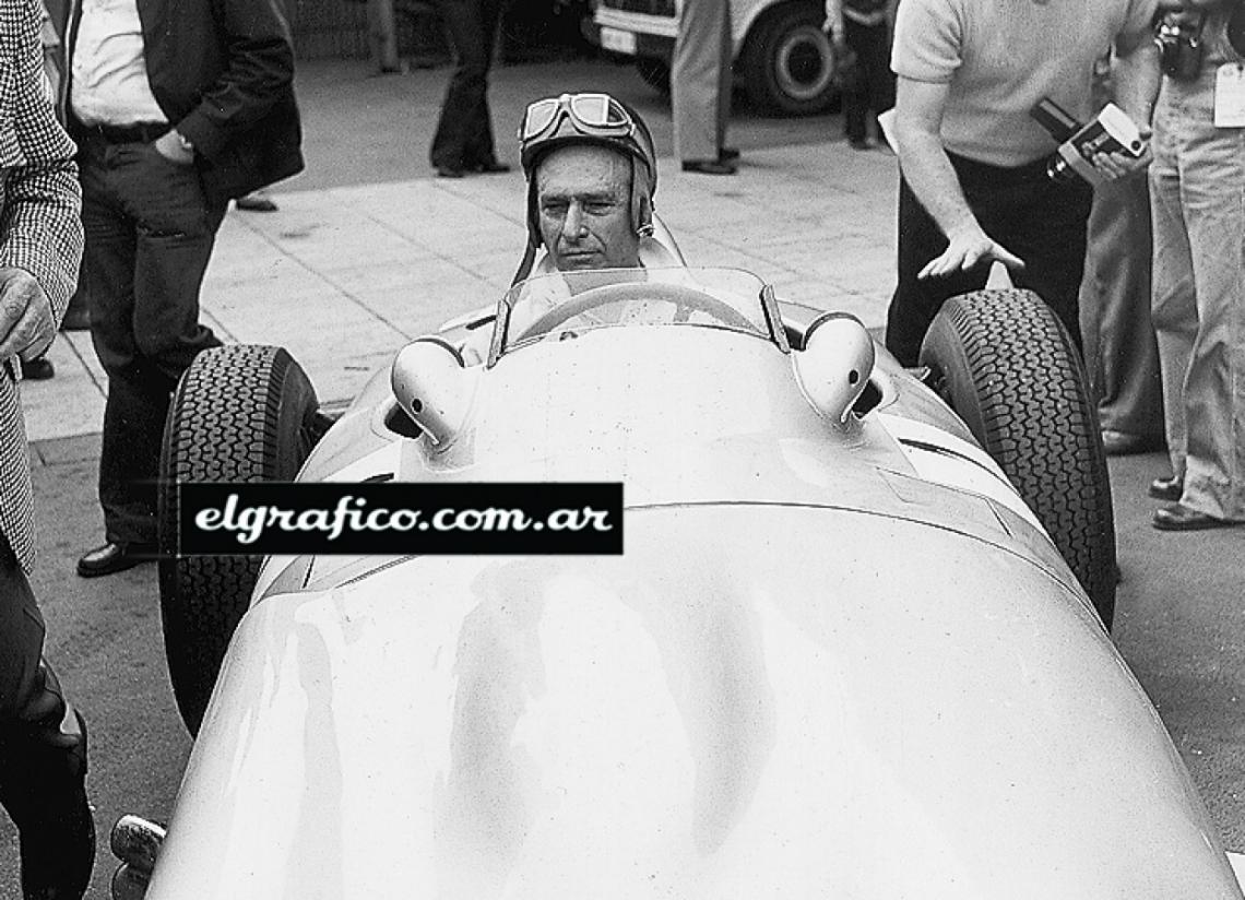 Imagen El piloto más importante de la historia Argentina ganó 5 títulos de Fórmula 1.
