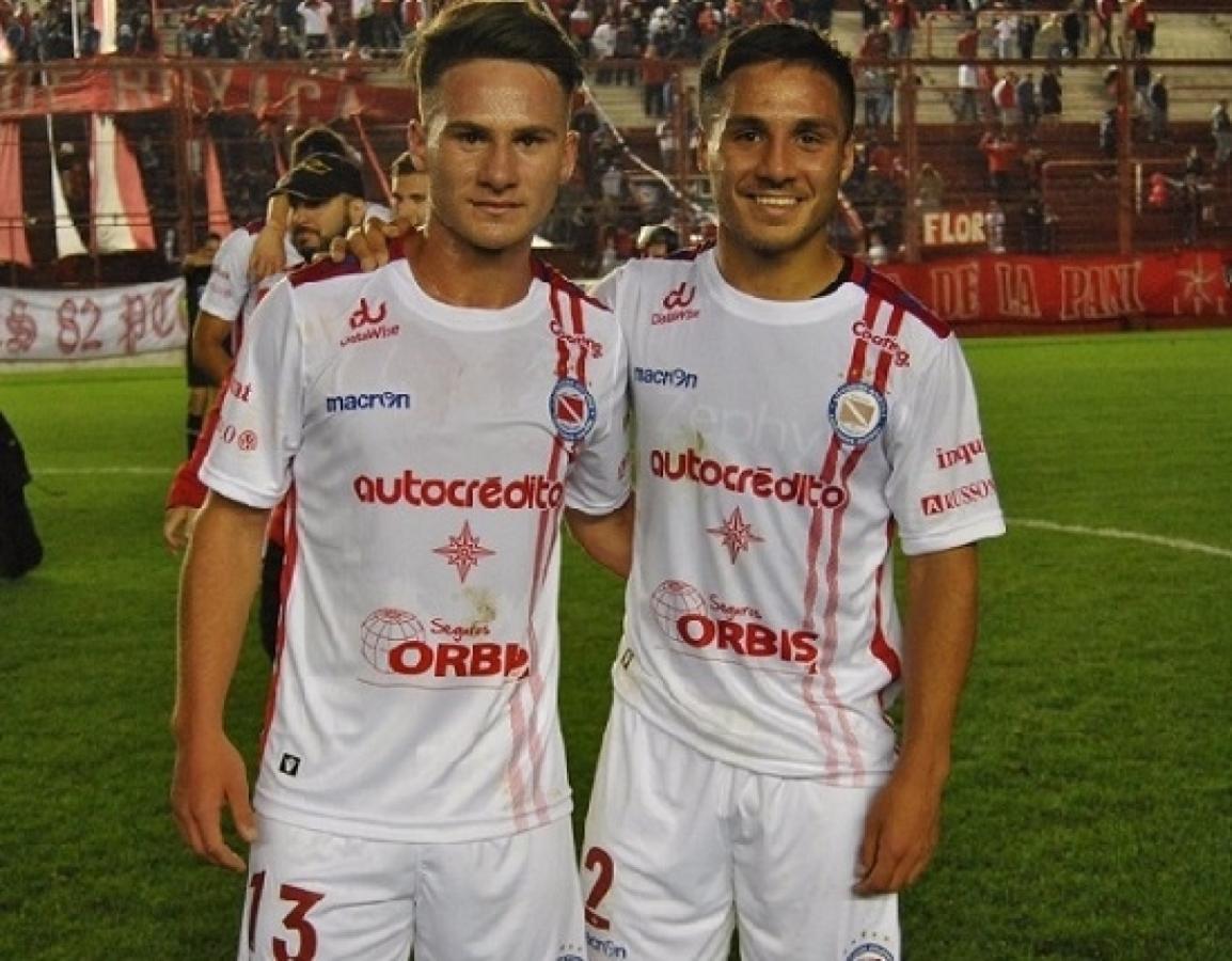 Imagen Alexis y Kevin: excompañeros en Argentinos y ahora enfrentados en Europa League.