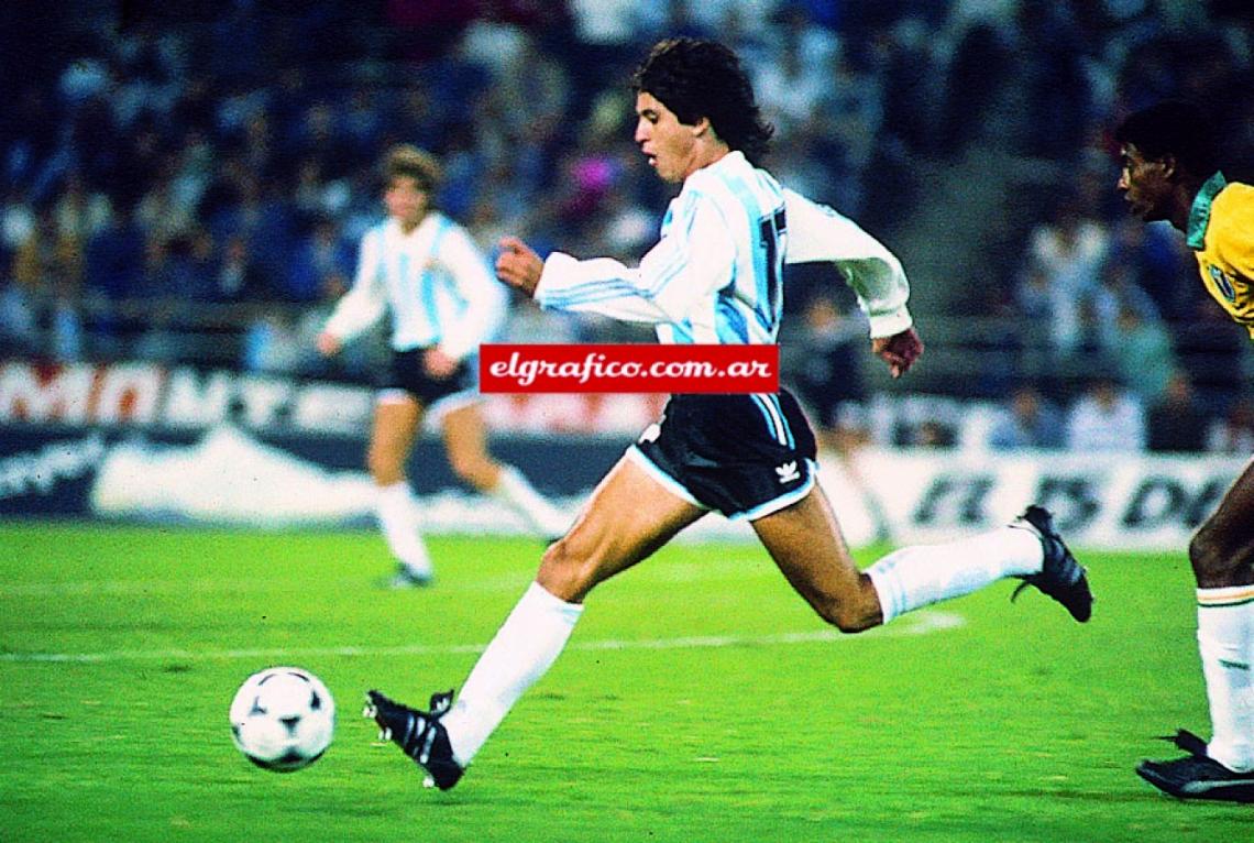 Tuvo participación en la Selección de Alfio Basile.