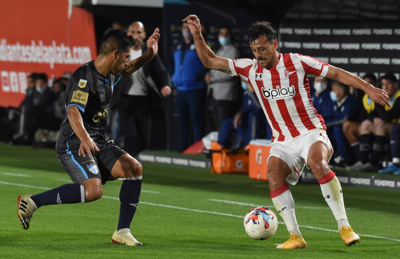 Imagen Reparto de puntos entre Estudiantes y Atlético Tucumán (FOTOBAIRES)