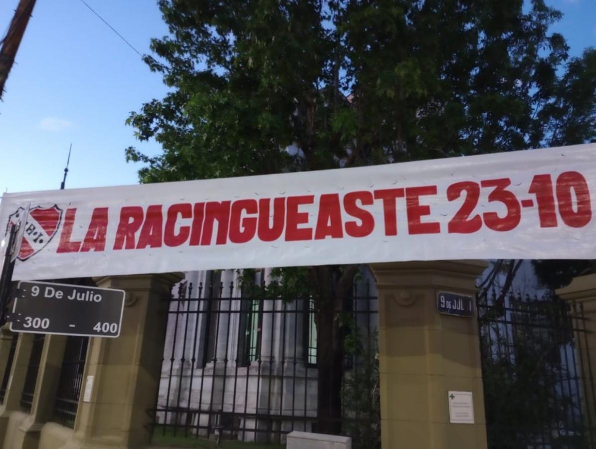 Imagen Los pasacalles de Independiente burlándose de Racing.