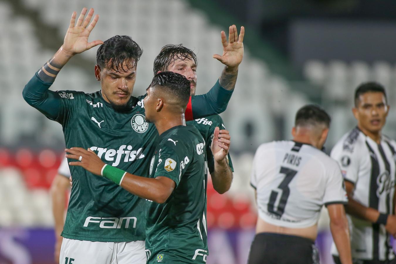 Imagen Gustavo Gómez pide disculpas por el gol. El defensor paraguayo de Palmeiras debutó en Primera en Libertad. Foto: @Libertadores