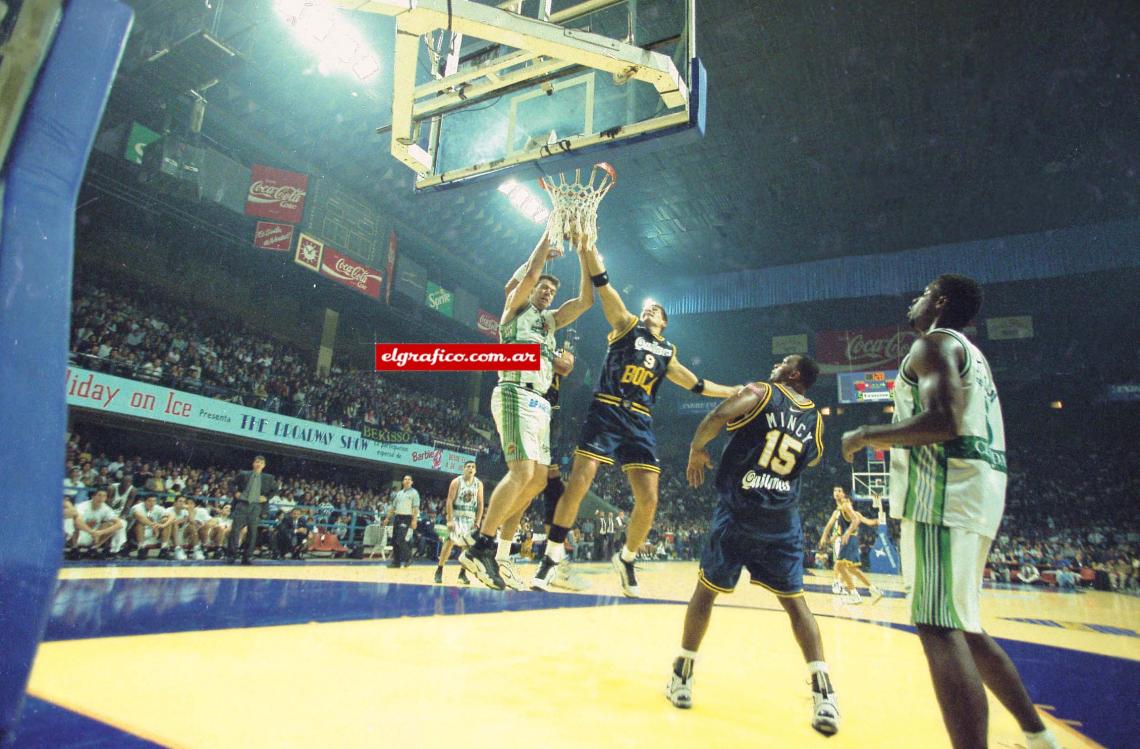 Momento inolvidable: año 1998. El Luna Park colmado y un extraordinario Oberto.